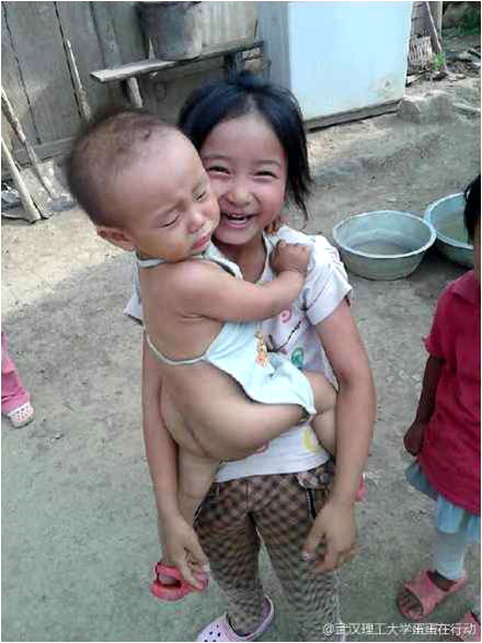 7��17�գ����������Єӡ��F(tu��n)���η�ꠌ�֧�̵ĺ��ӂ��M(j��n)���˼��L�����o���ӂ���ȥ�˺��ε�������һ��꠆T�f�����F(xi��n)�ڽK���˽⺢�ӂ�?y��u)�ʲô���t����߀�О�ʲô���С�С���֡���С�������@���ɽ·��ĺ��y�����еĺ����όW(xu��)ǰ߀���Ƚoţ��ݡ������D�ϵ�СŮ���mȻ���g����������ܵ��ѽ�(j��ng)ʮ�֋�����