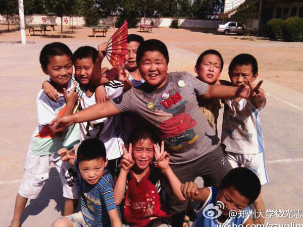 7��17�������ƻ��s�Q��������������ٿh�R��ƺ�l(xi��ng)��?j��ng)_С�W(xu��)��ȭ��С꠆T����Ȼ�����ڵ��ž������������ڞ��������ݴ�W(xu��)��΢�⡱־Ը�߈F��e�k�ĵ���ˇ�R�����ʂ���