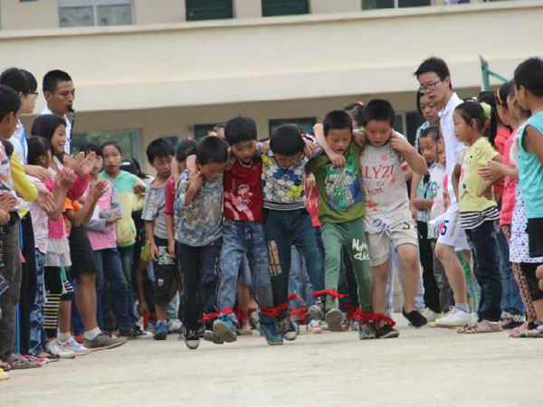 7��28�����V�|�̌W(xu��)Ժ��С�ٟ���ɽ�^(q��)���W(xu��)����֧���(du��)������С�W(xu��)�e�k���\(y��n)��(d��ng)��(hu��)���mȻ��(ch��ng)�ز�δ�޽������������(du��)�T��Ŭ���ͺ��ӂ���ƴ�������\(y��n)��(d��ng)��(hu��)�A�M�Y(ji��)�����D�麢�ӂ�?c��)ڱ�ِ�ЈF(tu��n)�Y(ji��)�f(xi��)��������(zh��ng)������