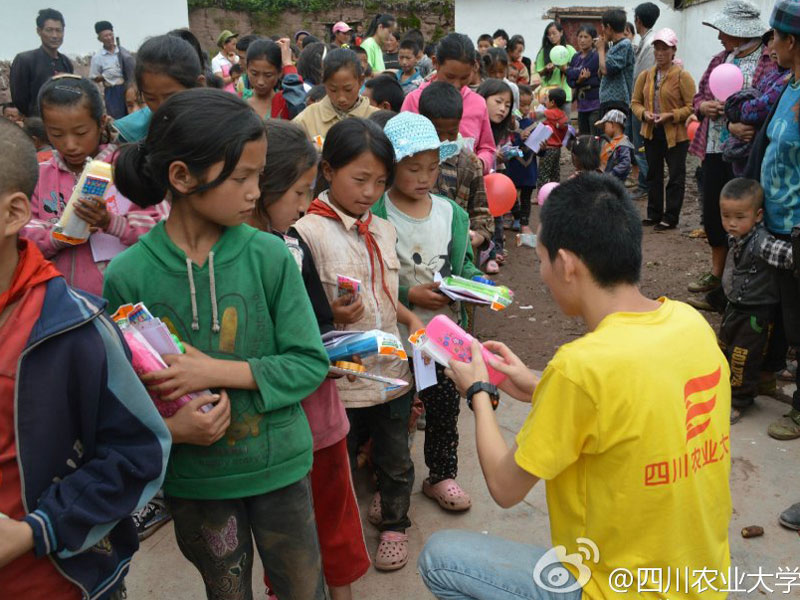 7��28������(j��ng)�v��2����С�r��ɽ·���Ĵ��r(n��ng)�I(y��)��W(xu��)����·ꖹ⡱�F(tu��n)꠻I���Đ������Y��꠆T�ʹ���Ĺ�ͬŬ�����\(y��n)���˴������K���͵��˺��ӂ���������