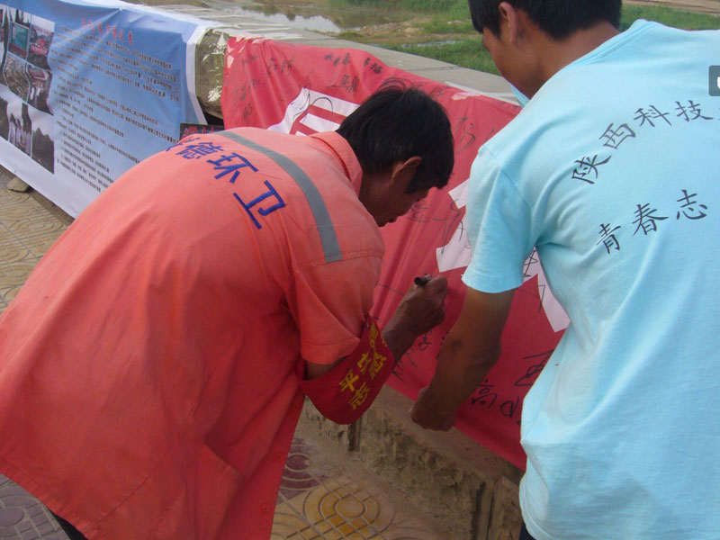 7��21�գ�����Ƽ���W(xu��)���όW(xu��)Ժ��W(xu��)������F(tu��n)�(du��)�ڽ��¿hǧ�{��V��(ch��ng)�e�k��ͬo(w��)��ˮ�����o(h��)ĸ�H�ӡ����(d��ng)���D��һ���h(hu��n)�l(w��i)�����ڡ����o(h��)ĸ�H�ӡ��M���Ϻ������֡�