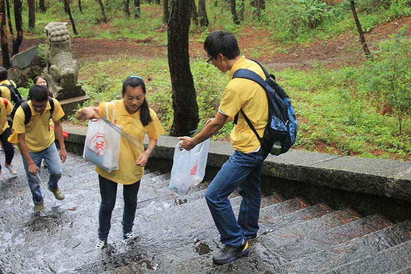 ��ǧ�{ɽ����ͽ����߻��(d��ng)�����(du��)�T����ʰ���^(q��)�����������Ƶĭh(hu��n)�����С�