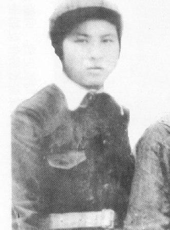 �������1920��10 �������F��ʡ���x�h�ˡ�1938����������c�M��ͬ�W(xu��)���Ӱ��M���Ї�������܊����W(xu��)�W(xu��)��(x��)�����I(y��)�󱻷ֵ�����2��У���l(w��i)�B��(d��ng)�ĕ������g��s�ؼ����Ї����a(ch��n)�h��1943��4��5 �£��ձ��ۇ����x�����|�������ո���(j��)���M�С���ʎ�����������е���������D(zhu��n)��;���⵽��܊�ķ�������������ħ������Ѻ;�У����v����������(f��)��ץס��(y��n)�̱ƹ���������ؑ����, �]����¶������ԣ����߳�ŭ����܊�������ؚ��ᚢ����