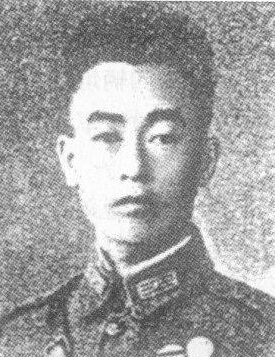 ����t��1905��9�������F��ʡ�󲨿h����1926���������S��܊�ٌW(xu��)У��5�ڲ����ƌW(xu��)��(x��)��1937��������t�����ʲ�������������������(zh��n)��ؓ(f��)؟(z��)���ؼζ�һ�������˔��˶���M������������(zh��n)��������t�����ʲ��D(zhu��n)�Ƶ����֮����(zh��n)���_ʼ�Γ��������܊�{(di��o)����(y��u)�ݱ�����������t�c������ʿ�����ڽ��u�I(l��ng)������t��������ʿ���c��܊����(zh��n)������ҹ�� 1939��2��������t�����ʲ�������𣨲����䣨������·������܊�������Ď��F����(zh��n)�������ұ��������У�����ѳ����