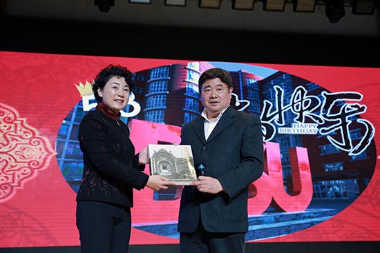 �ʌm����ԺԺ�L(zh��ng)���V�裨�ң��򱱾��ڶ����(gu��)�Z(y��)�W(xu��)Ժ�hί��ӛԈ@����ٛ(z��ng)�ͶY��